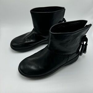 FitFlop Mukluk Shorty 2 Black Leather Sherpa Lined Womens Size 9 Tassels